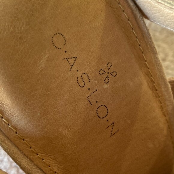 Caslon Tan Suede Peep Toe Block Heel Sandals Size 8.5M Perforated Leather Shoes - Picture 2 of 9